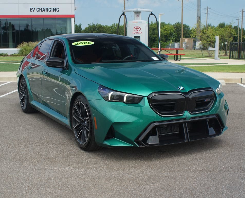 Used 2025 BMW M5 w/ Carbon Package AWD/4WD image 2
