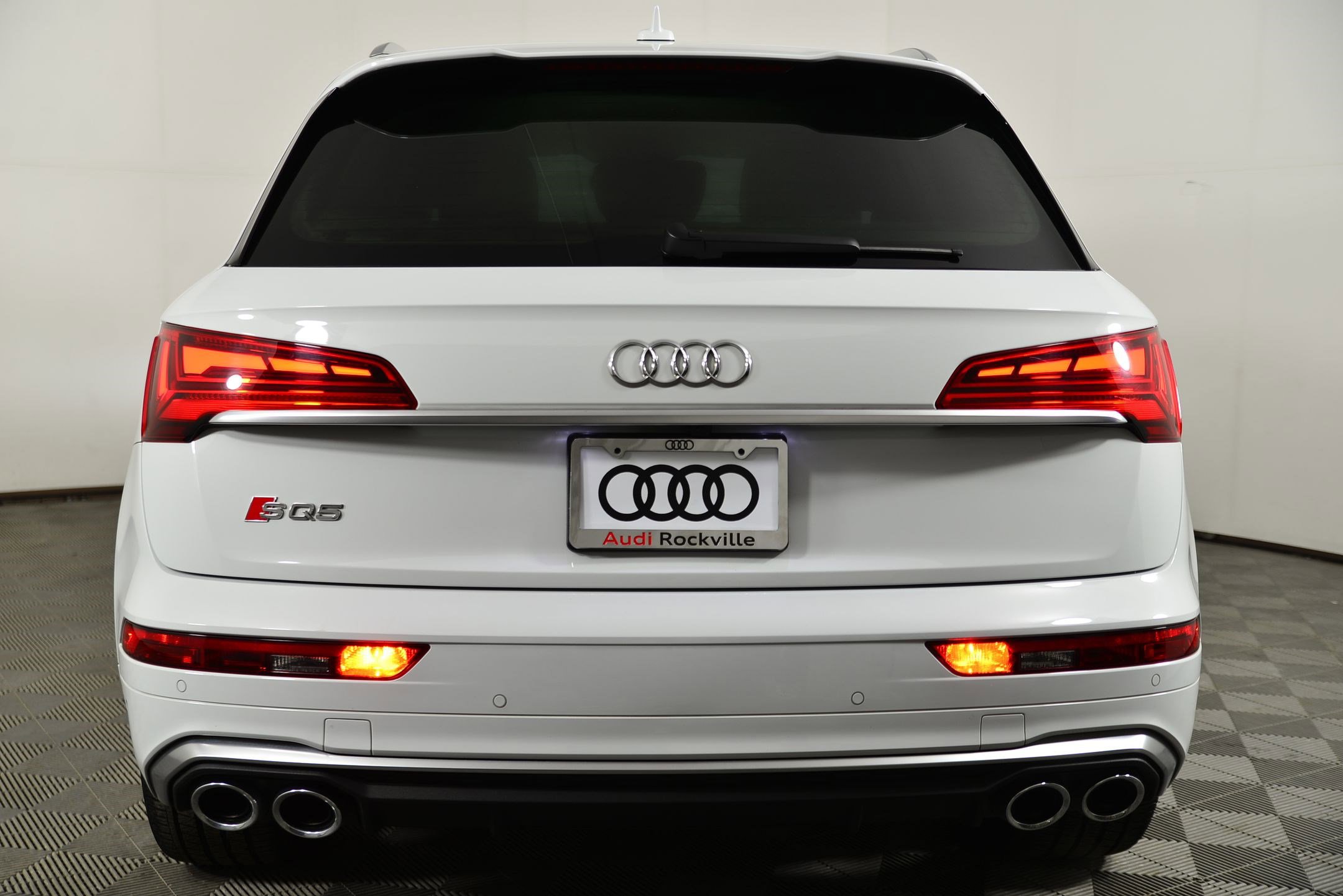 Used 2022 Audi SQ5 Premium Plus w/ Premium Plus Package image 10