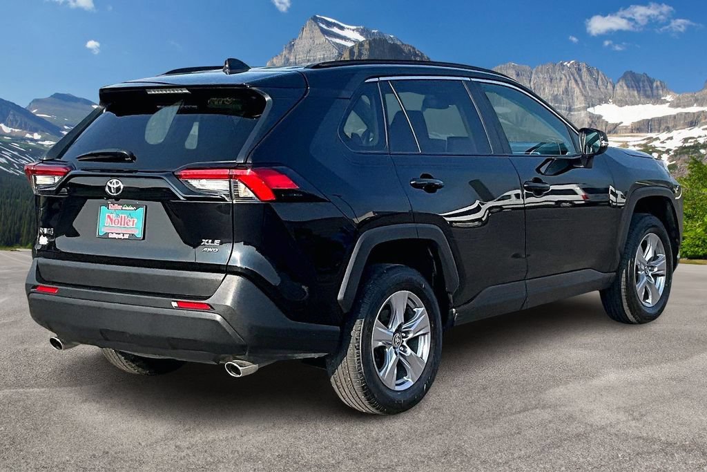 Used 2025 Toyota RAV4 XLE AWD/4WD image 2