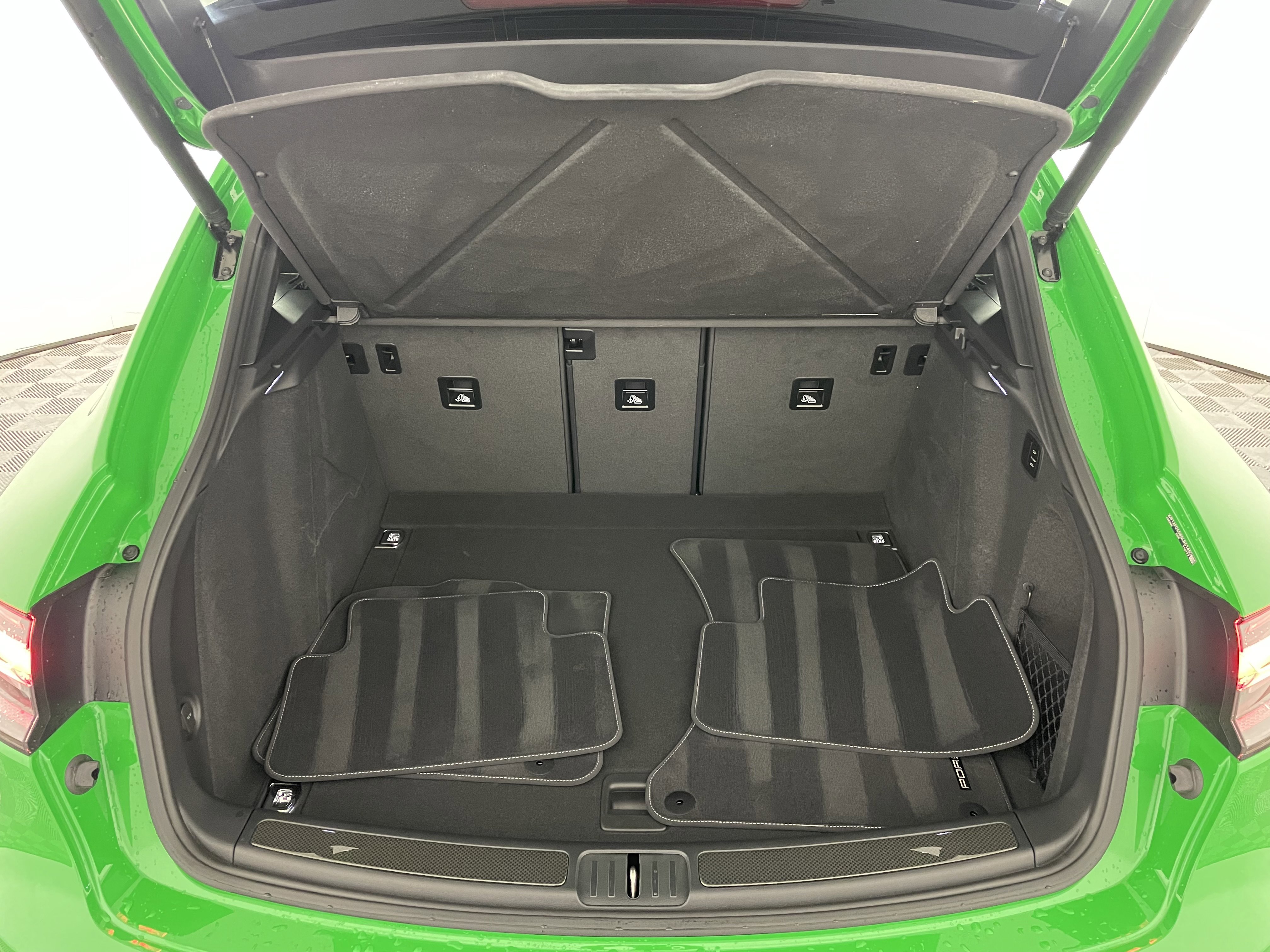 Certified 2025 Porsche Macan GTS image 21