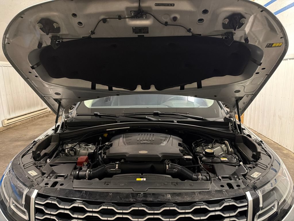 Used 2018 Land Rover Range Rover Velar S AWD/4WD image 9