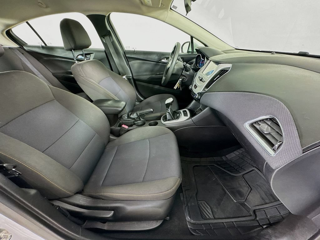 Used 2018 Chevrolet Cruze LS FWD image 31