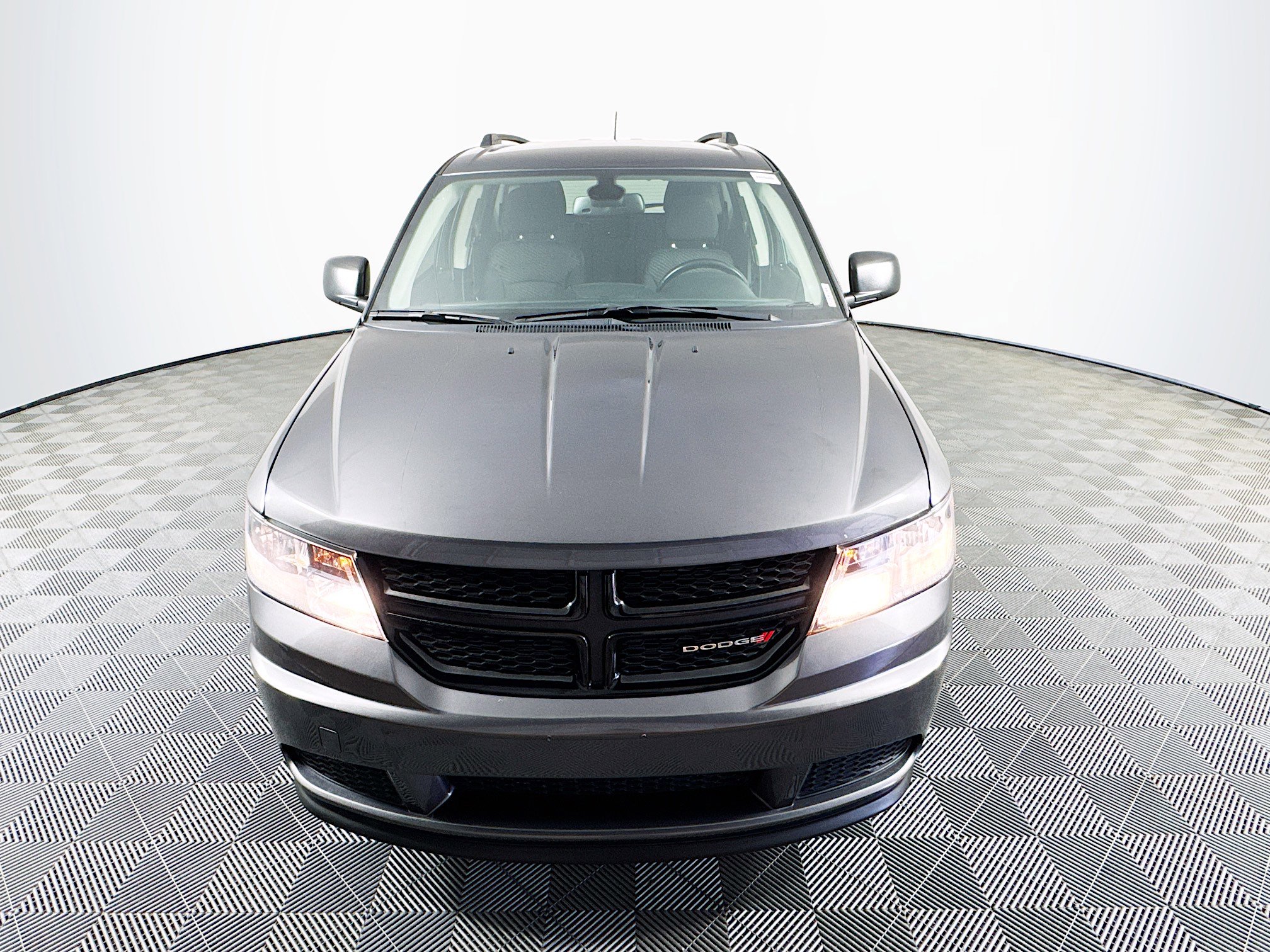 Used 2020 Dodge Journey SE w/ SE Popular Equipment Group image 2
