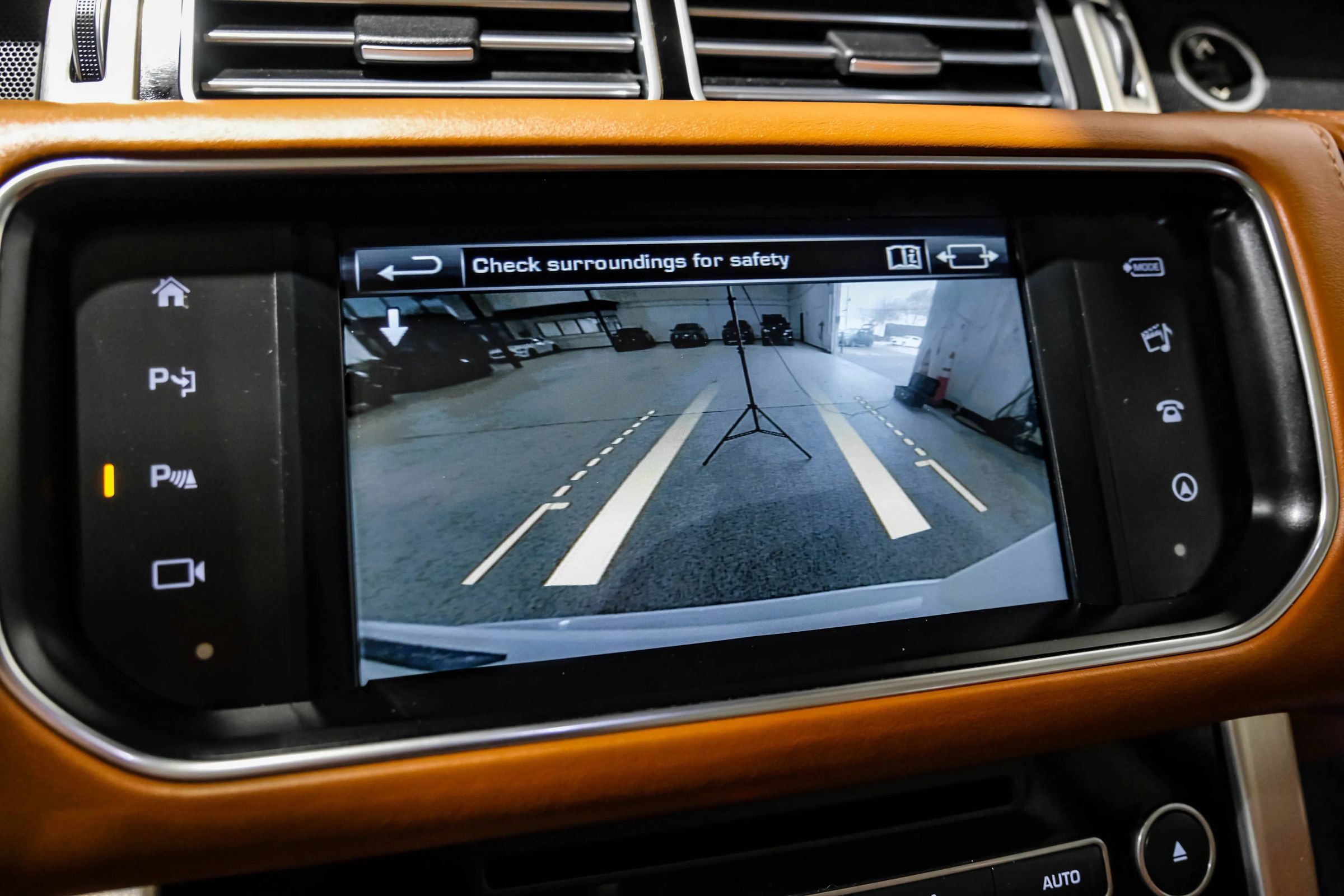 Used 2016 Land Rover Range Rover Autobiography image 28