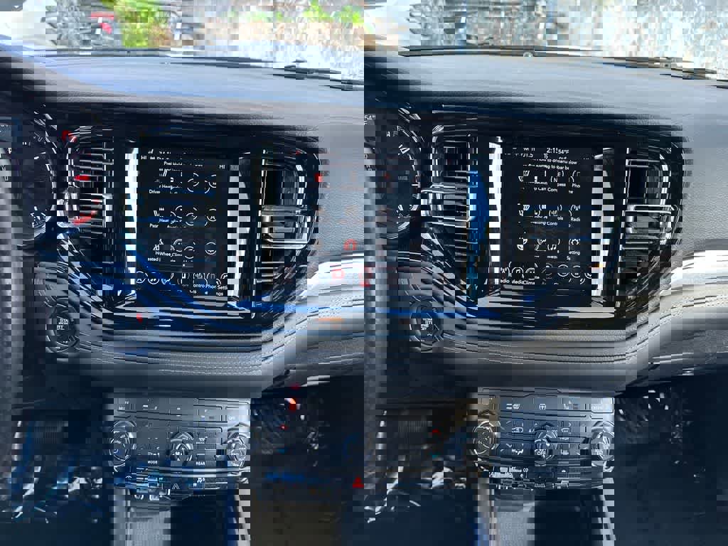 Used 2023 Dodge Durango SXT image 16