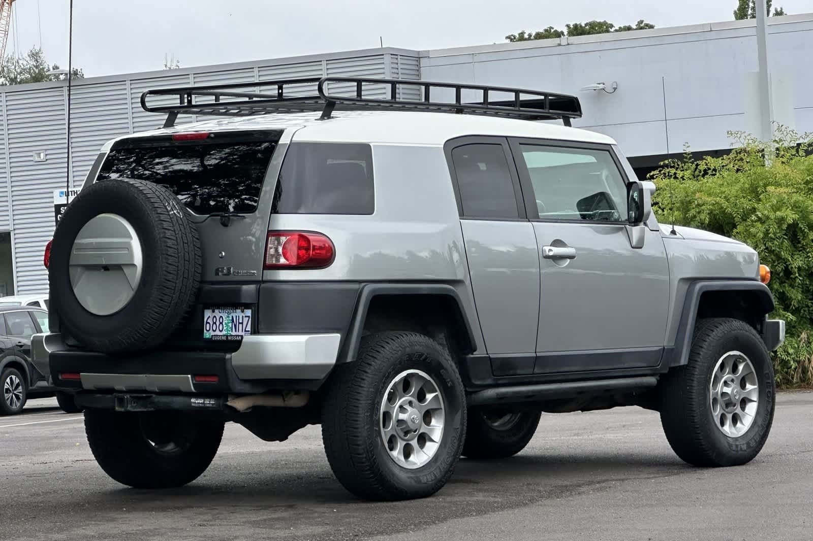 Used 2011 Toyota FJ Cruiser 4WD w/ Convenience Pkg image 2