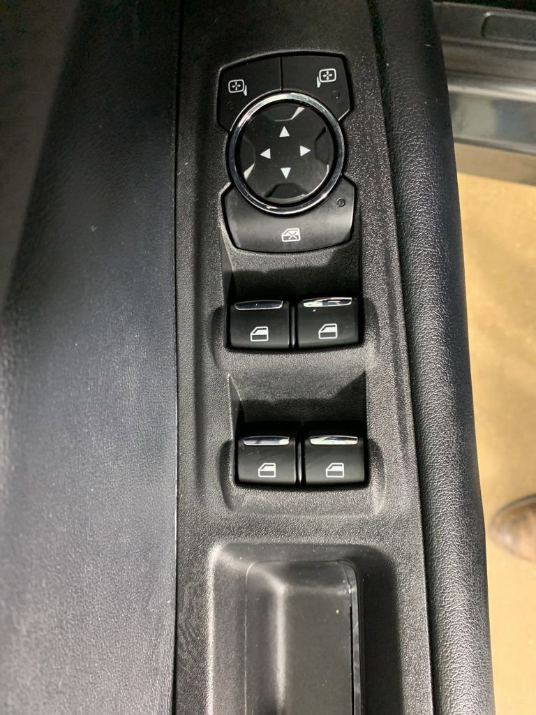 Used 2020 Ford Edge SE image 17