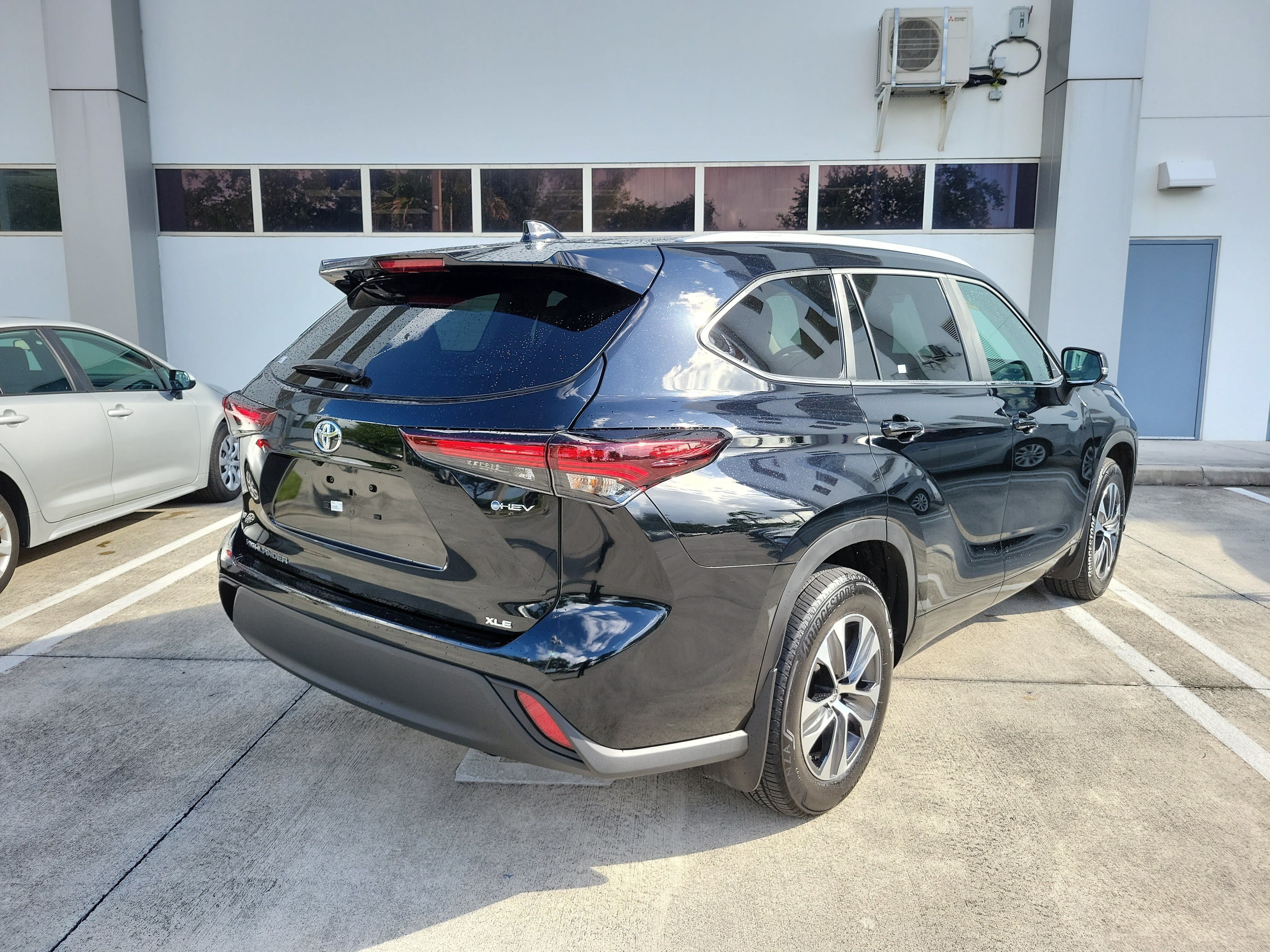 Certified 2025 Toyota Highlander XLE AWD/4WD image 7