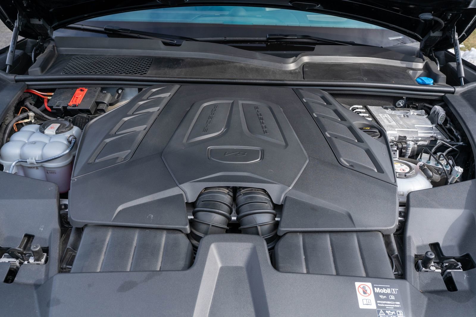 Certified 2025 Porsche Cayenne Turbo image 17