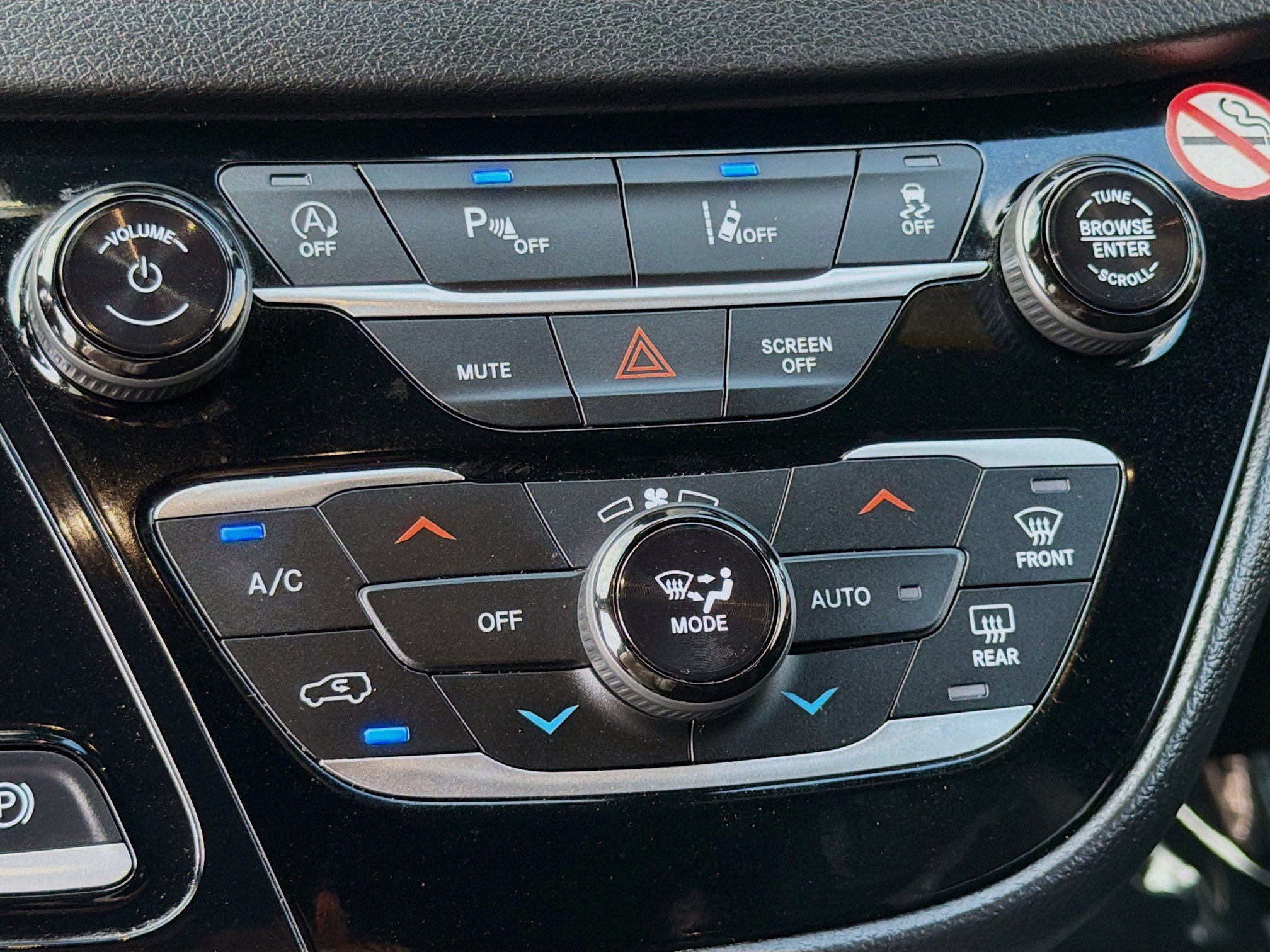 Used 2025 Chrysler Pacifica Select FWD image 9