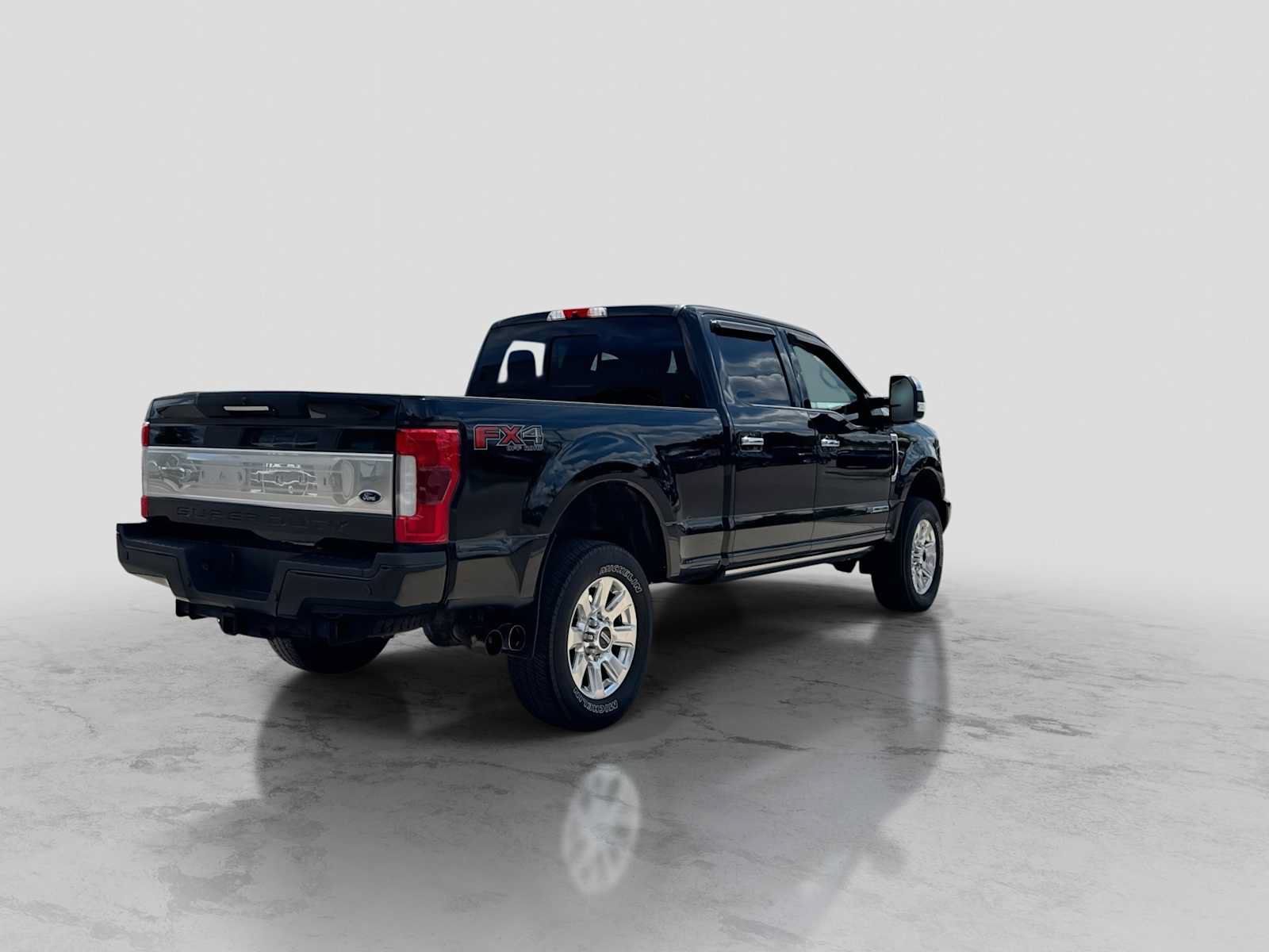 Used 2017 Ford F250 Platinum w/ Platinum Ultimate Package AWD/4WD image 6