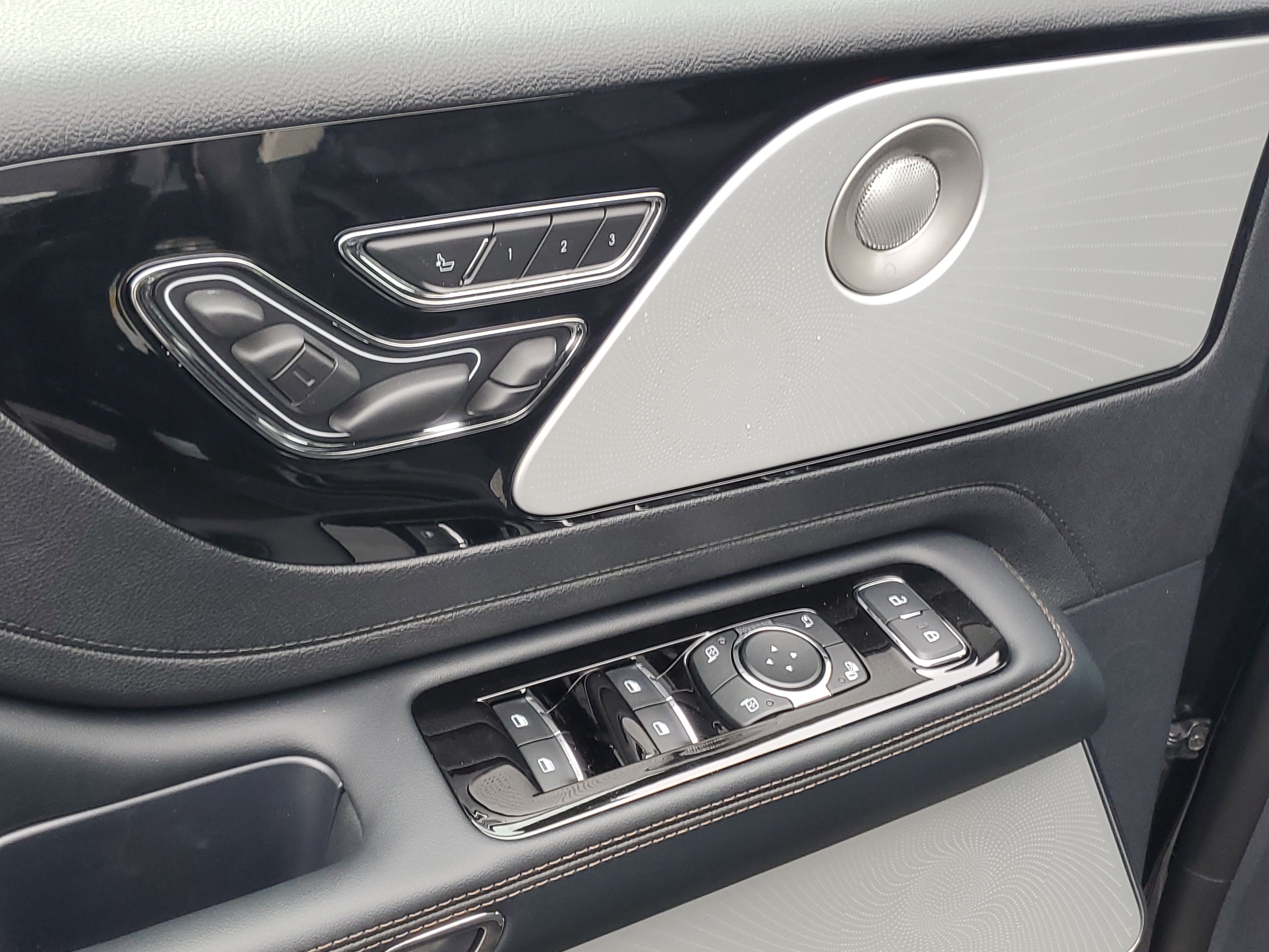 New 2027 Lincoln Aviator Reserve AWD/4WD image 9