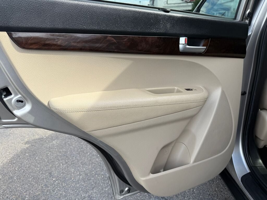 Used 2014 Kia Sorento LX FWD image 21