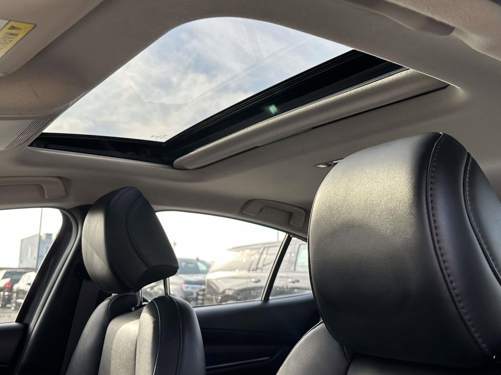 Used 2022 MAZDA MAZDA3 s image 9