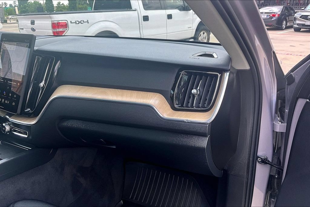 Certified 2026 Volvo XC60 B5 Plus AWD/4WD image 21