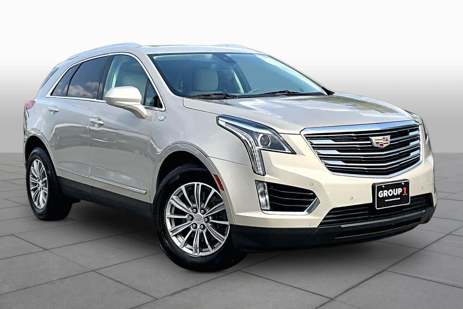 Used 2017 Cadillac XT5 Luxury w/ Driver Awareness Package FWD image 3