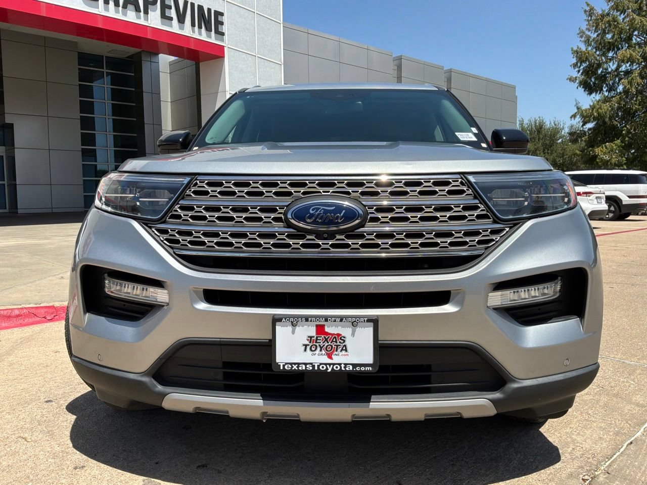 Used 2023 Ford Explorer Limited RWD image 3