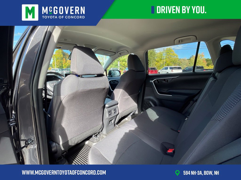 Used 2024 Toyota RAV4 LE AWD/4WD image 15