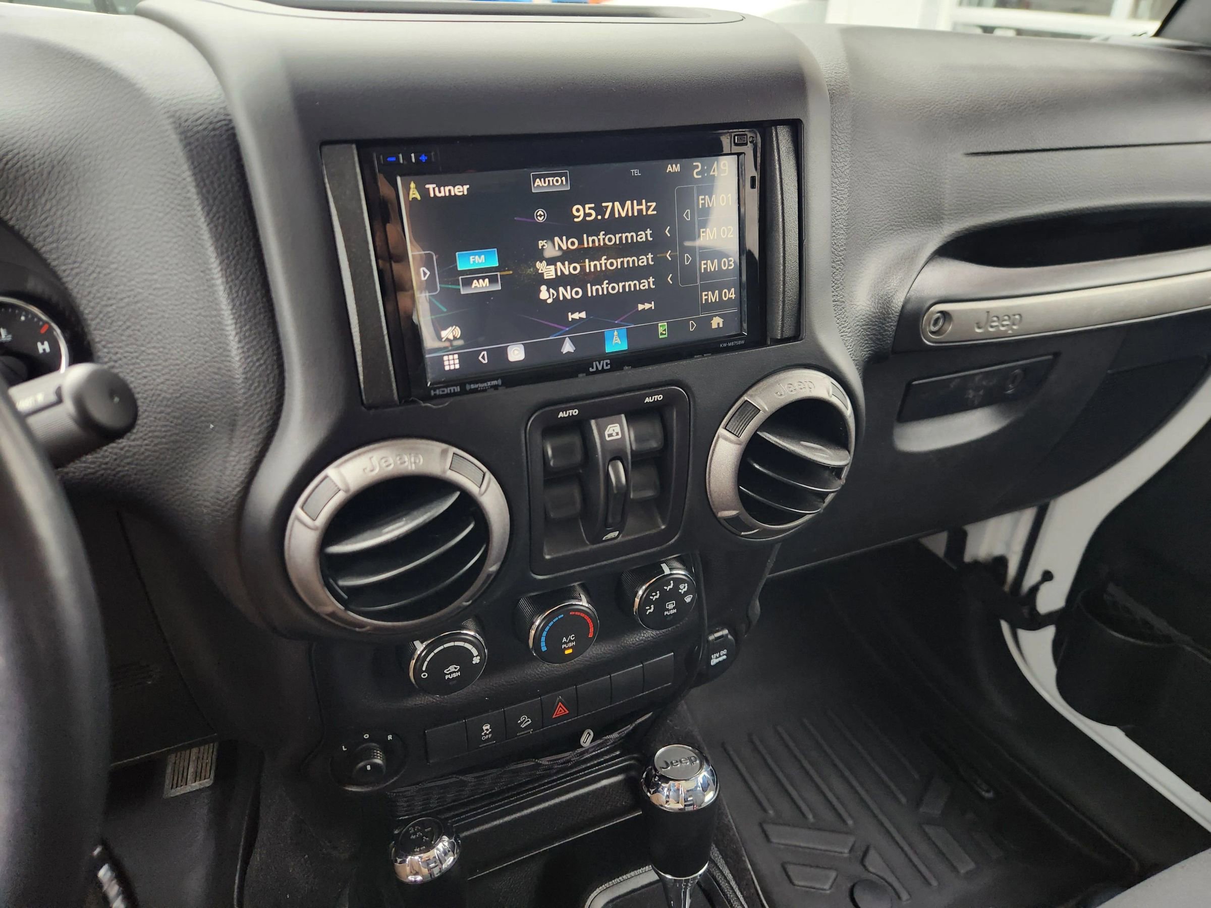Used 2018 Jeep Wrangler Unlimited Sport S image 31
