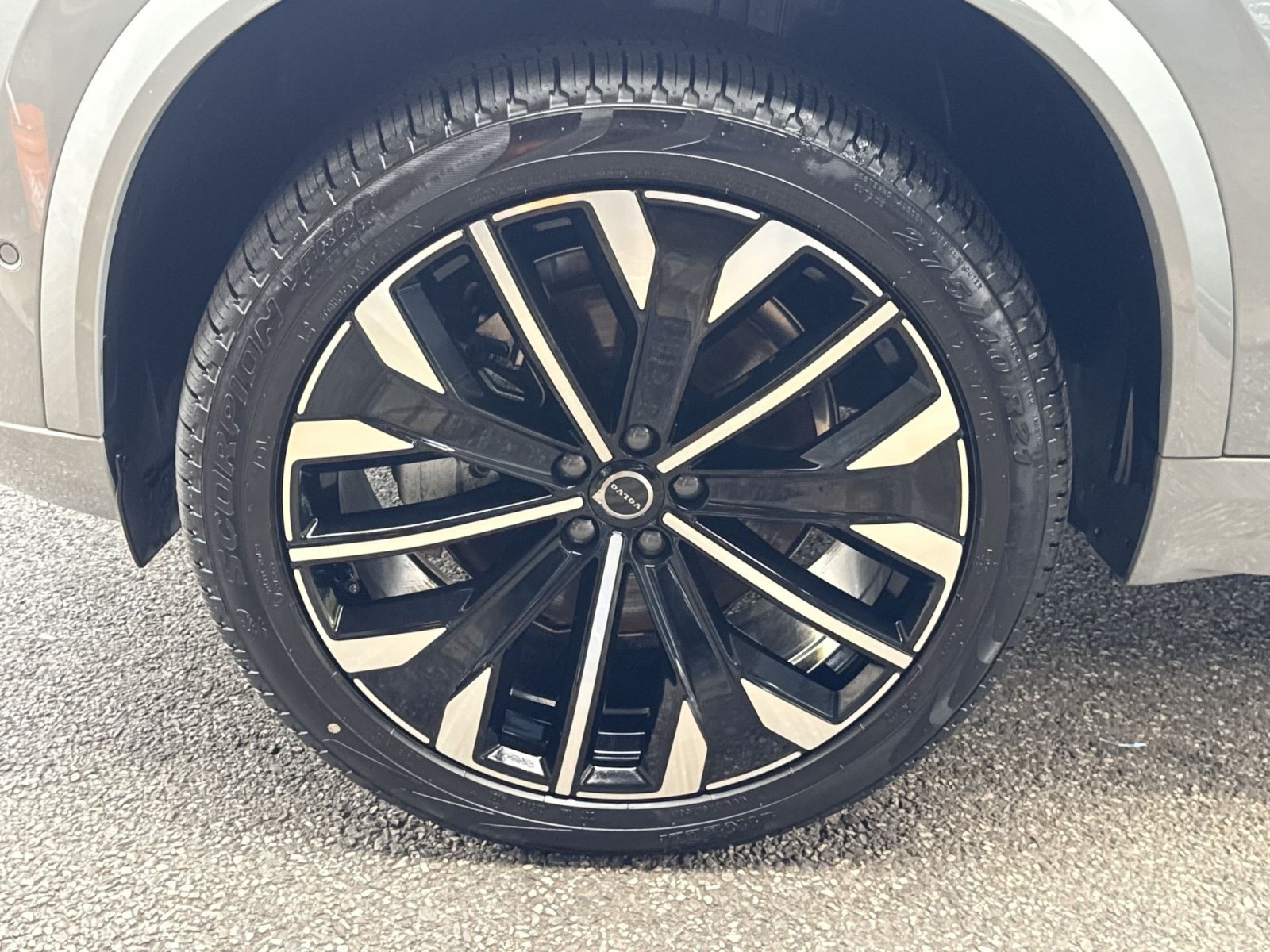 New 2026 Volvo XC90 B6 Ultra w/ Protection Package AWD/4WD image 12