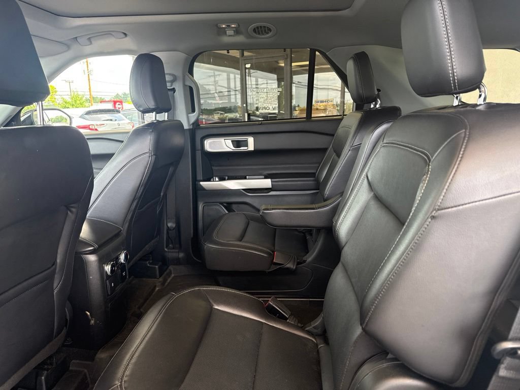 Used 2023 Ford Explorer Limited w/ Limited Technology Package AWD/4WD image 16
