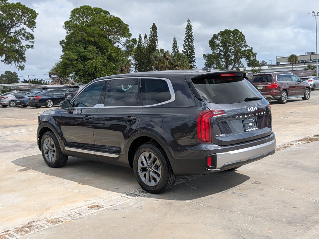 Certified 2025 Kia Telluride LX FWD image 7