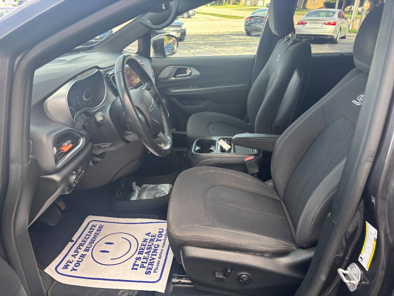 Used 2019 Chrysler Pacifica Touring Plus w/ S Appearance Package image 9