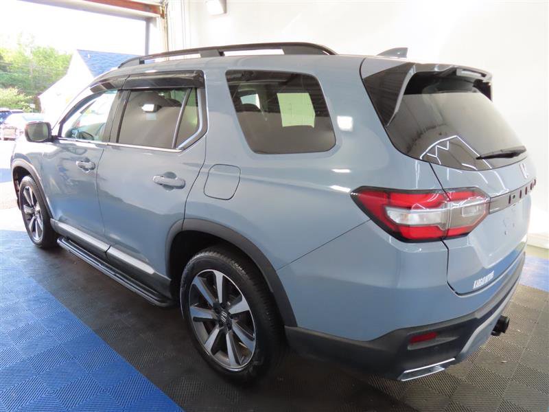 Used 2025 Honda Pilot Touring image 10