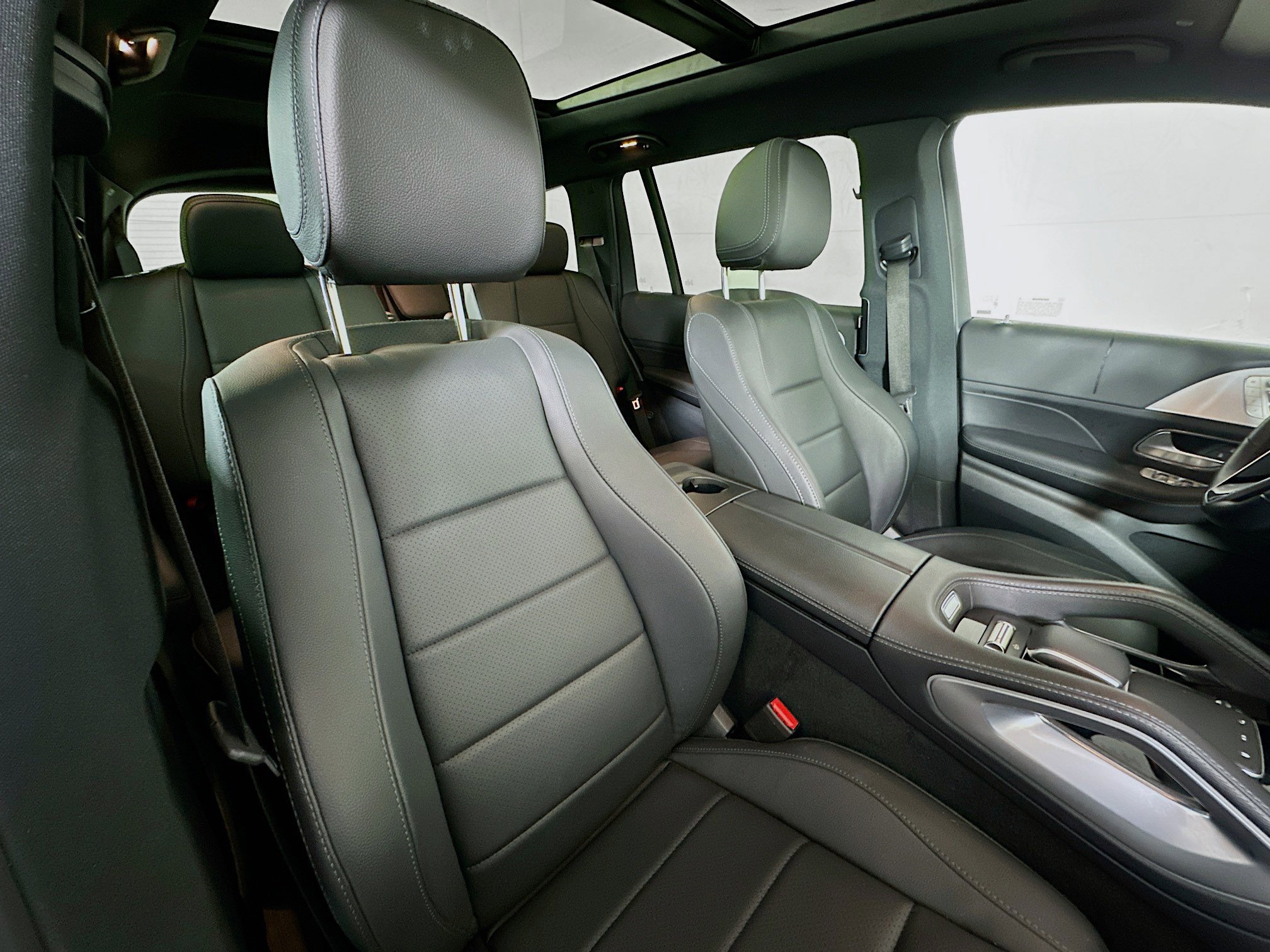 Certified 2025 Mercedes-Benz GLS 450 4MATIC image 31