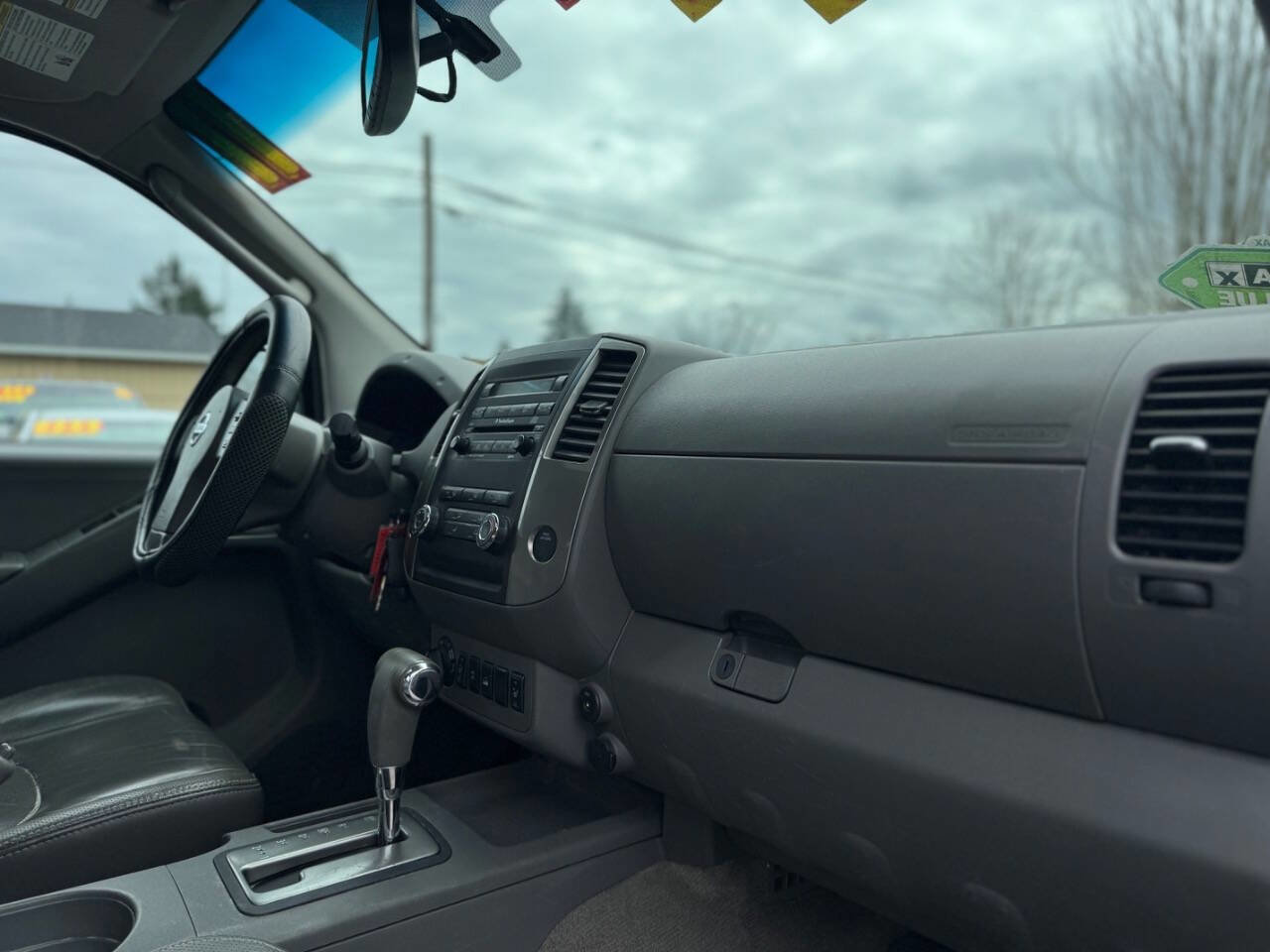 Used 2011 Nissan Frontier SL w/ Moonroof Pkg image 6