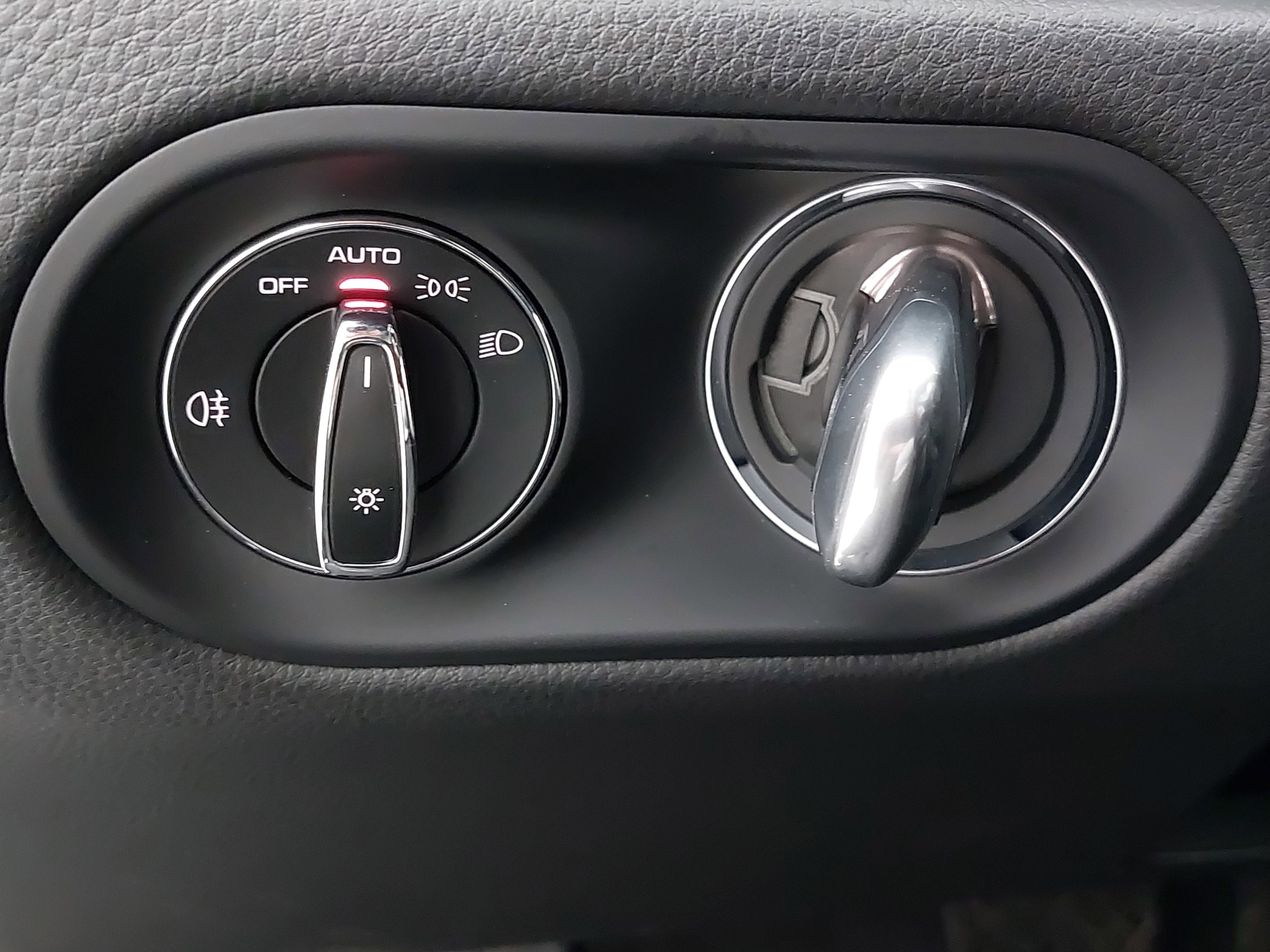 Certified 2026 Porsche Macan image 28