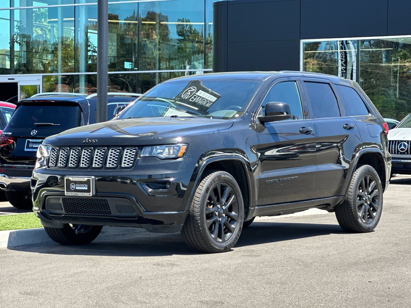 Used 2018 Jeep Grand Cherokee Altitude AWD/4WD image 7