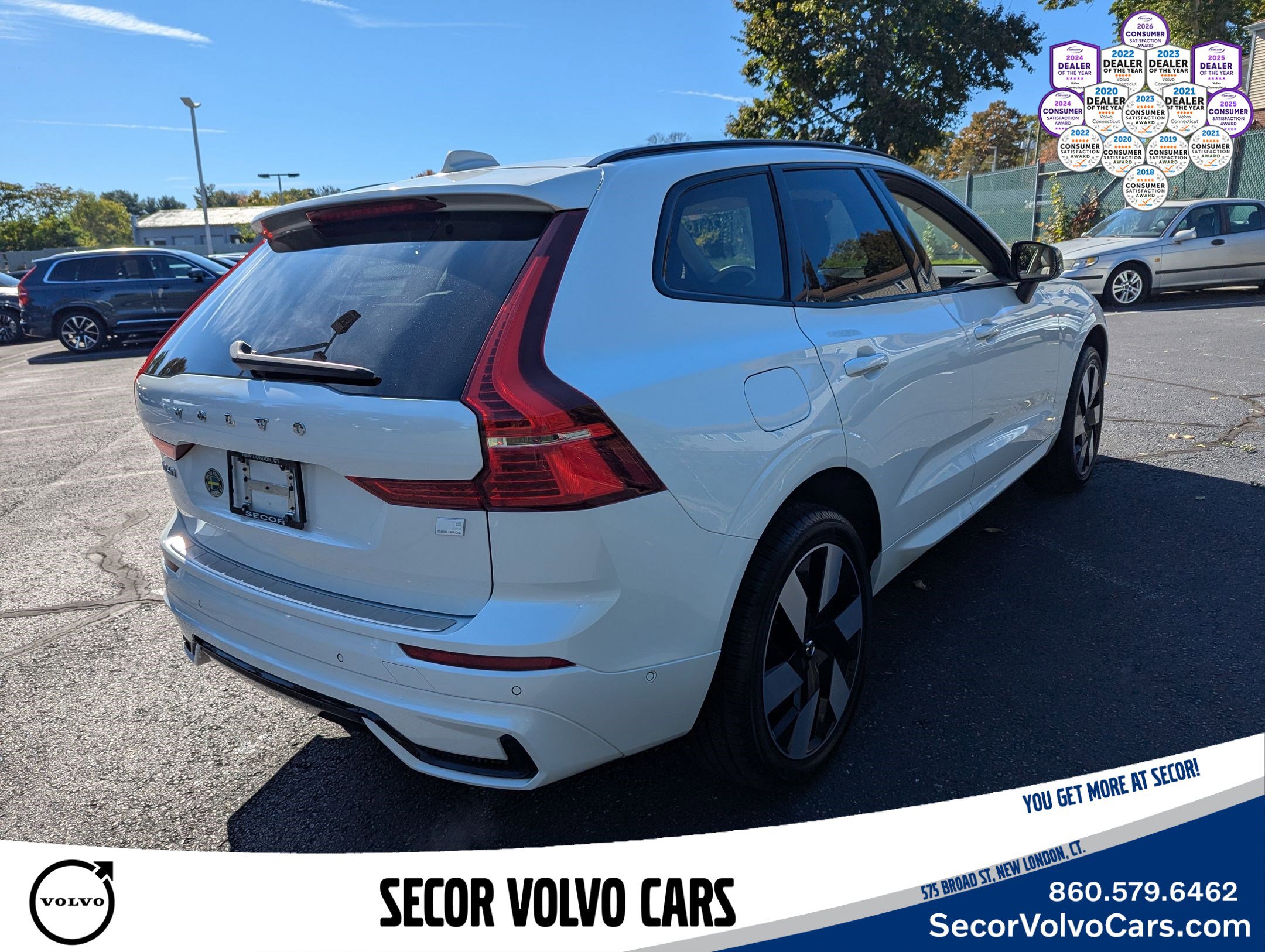 Certified 2024 Volvo XC60 T8 Plus w/ Protection Package Premier image 4