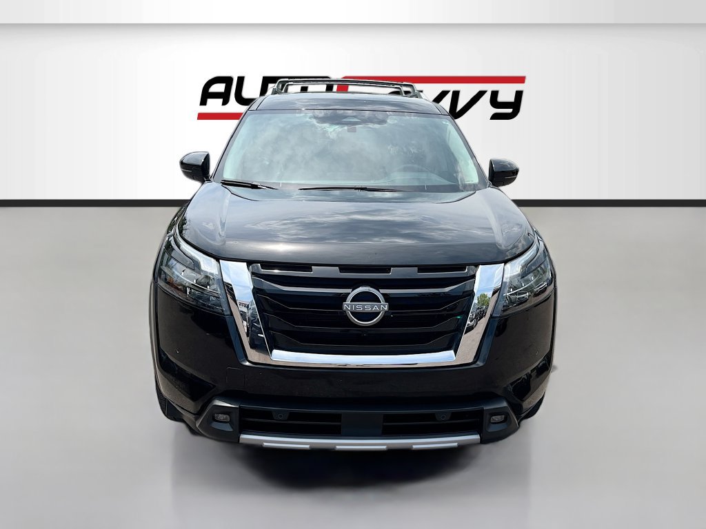 Used 2025 Nissan Pathfinder SL AWD/4WD image 2