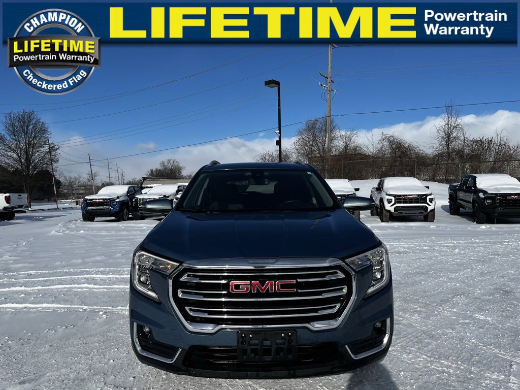 Used 2024 GMC Terrain SLT image 3