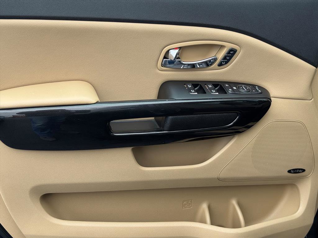 Used 2017 Kia Sedona SX image 14