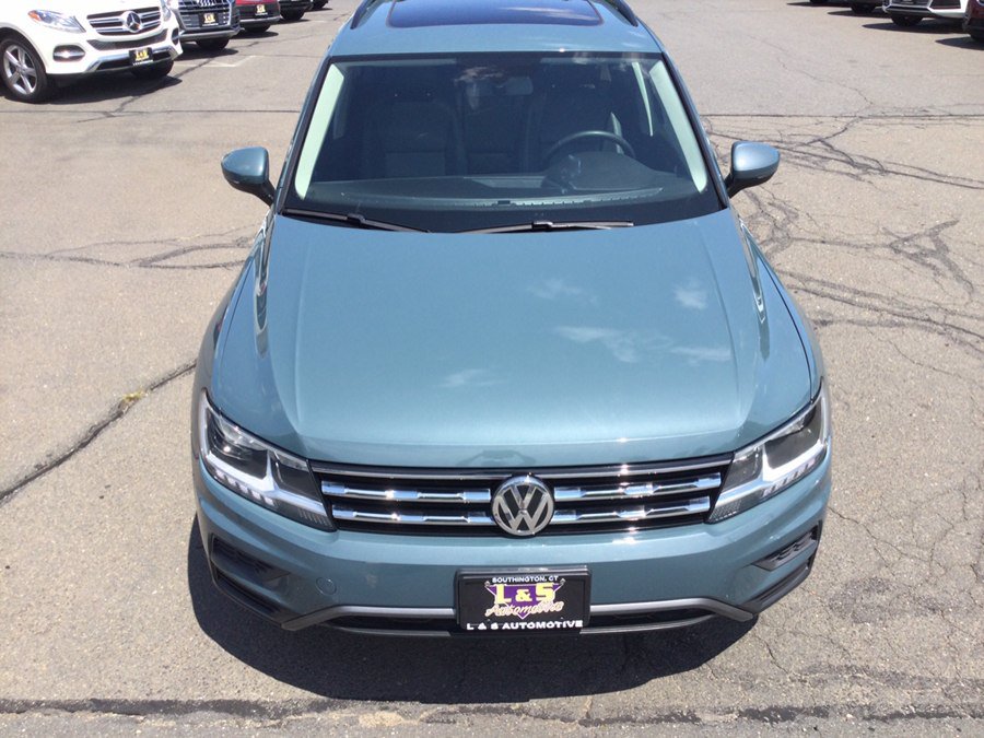 Used 2020 Volkswagen Tiguan SE w/ Panoramic Sunroof Package AWD/4WD image 5