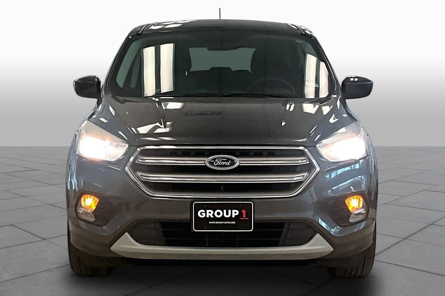 Used 2017 Ford Escape SE FWD image 3