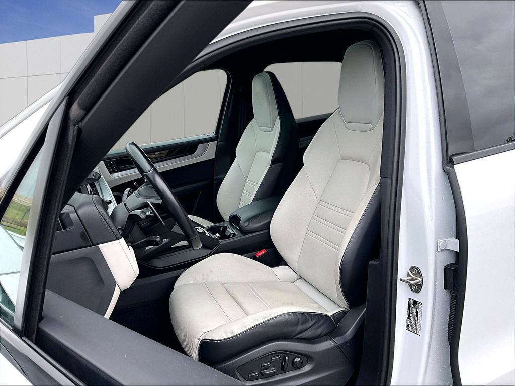 Certified 2024 Porsche Cayenne S AWD/4WD image 5