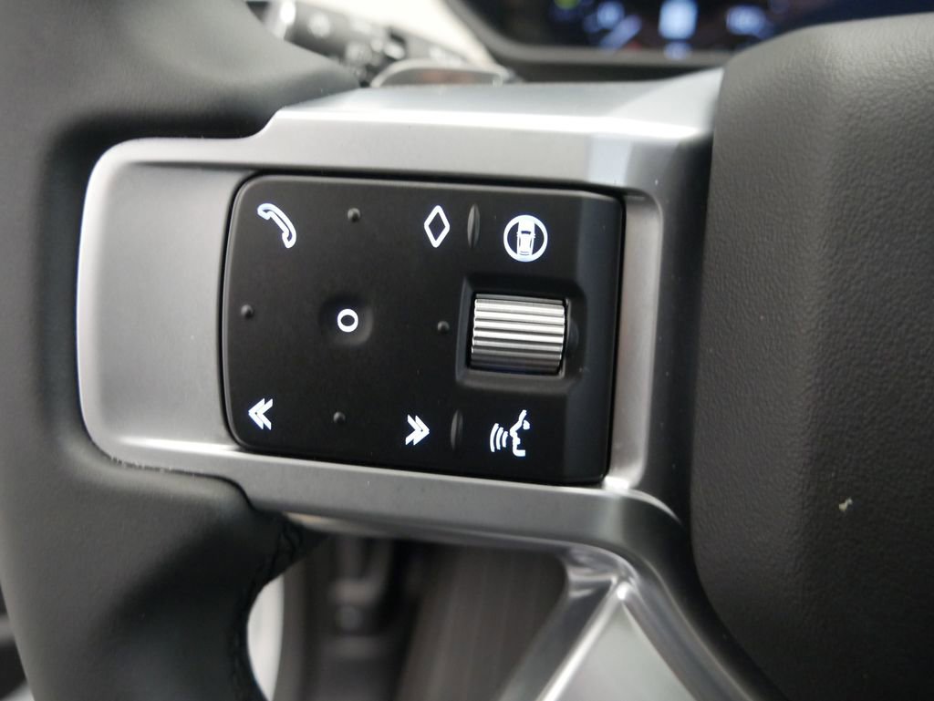 Used 2025 Land Rover Discovery Dynamic SE image 42