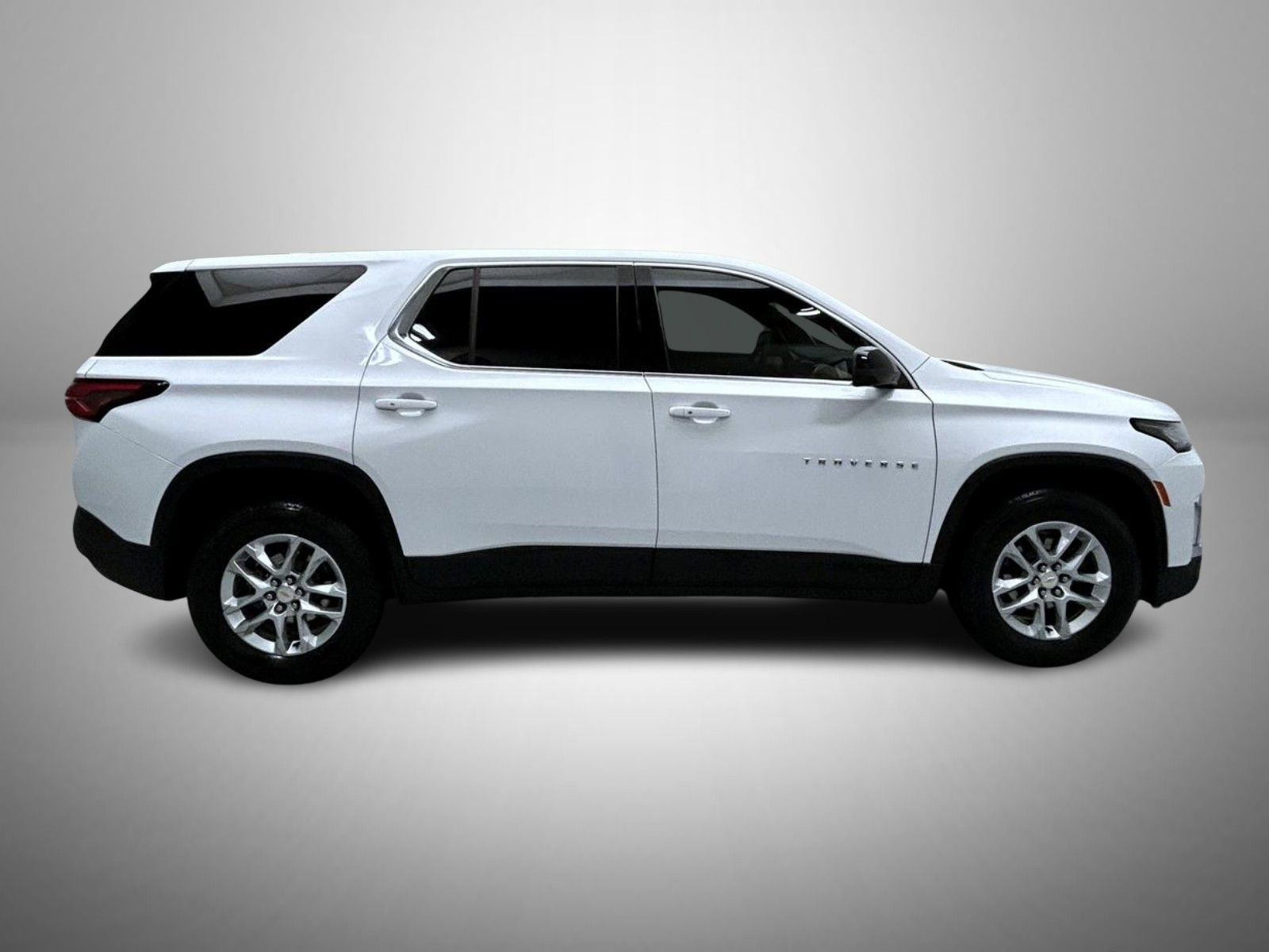 Used 2023 Chevrolet Traverse LS image 4