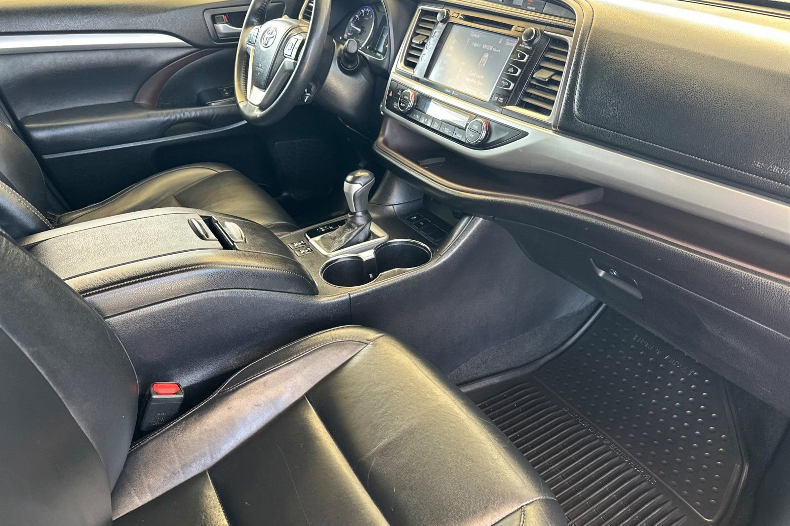 Used 2015 Toyota Highlander XLE FWD image 17