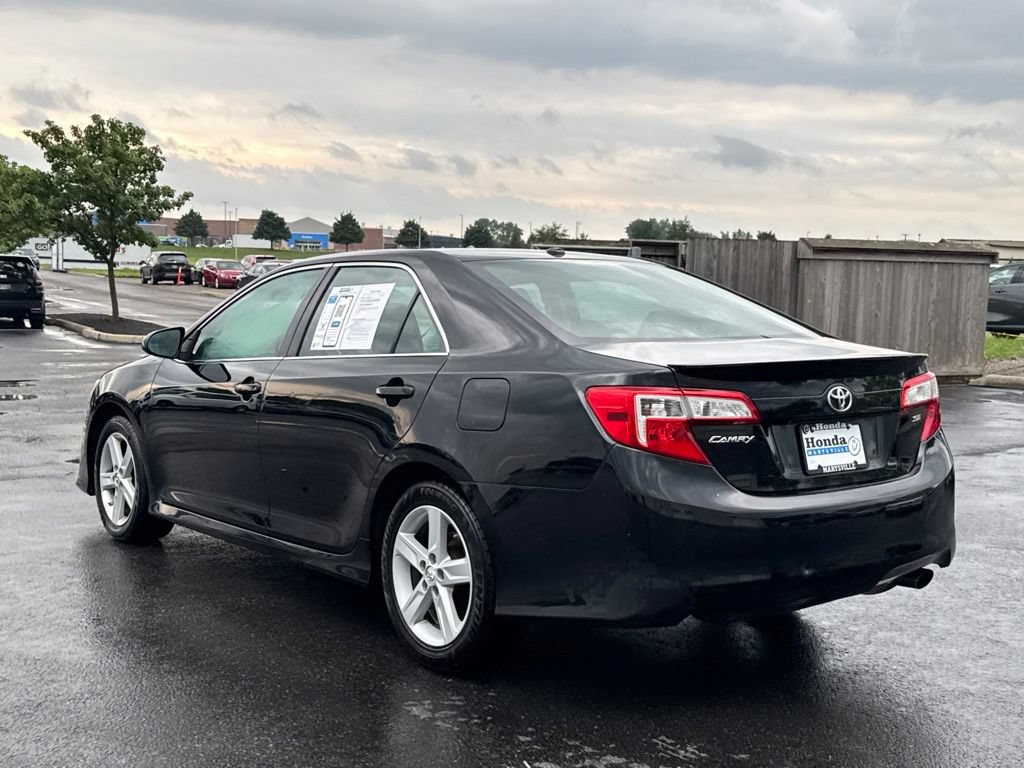 Used 2014 Toyota Camry SE w/ Moonroof Package FWD image 5