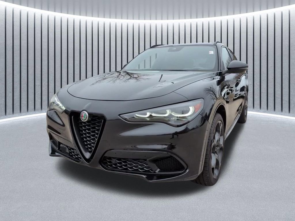 Used 2024 Alfa Romeo Stelvio Veloce image 18