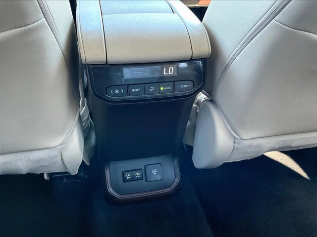 Used 2020 Toyota Highlander Limited image 25
