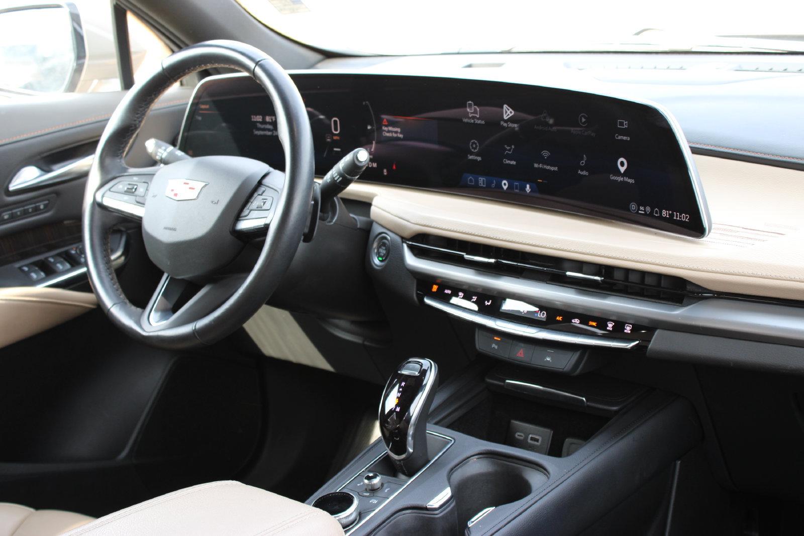 Used 2025 Cadillac XT4 Premium Luxury FWD image 28