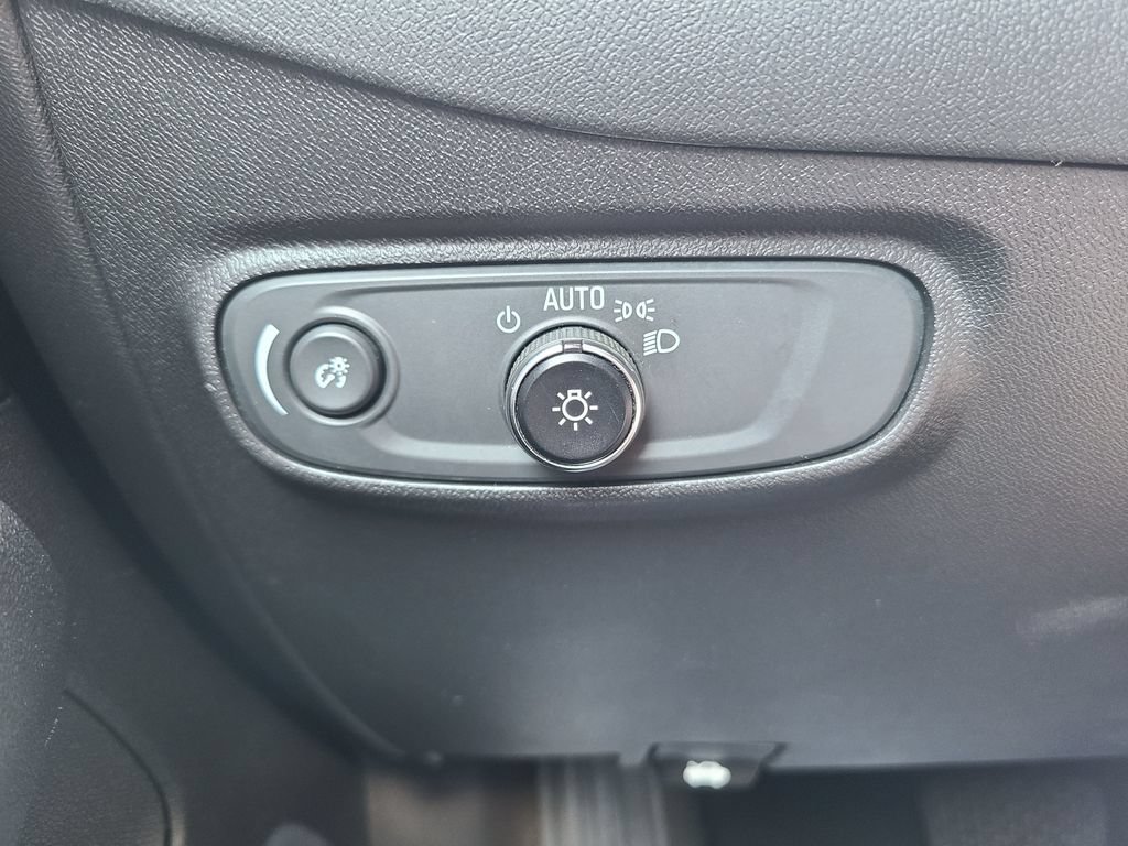 Used 2023 Chevrolet Equinox LT FWD image 30