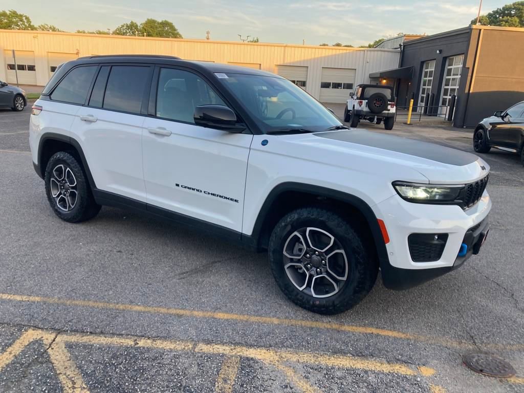New 2024 Jeep Grand Cherokee Trailhawk w/ Advanced Protech Group II AWD/4WD image 8