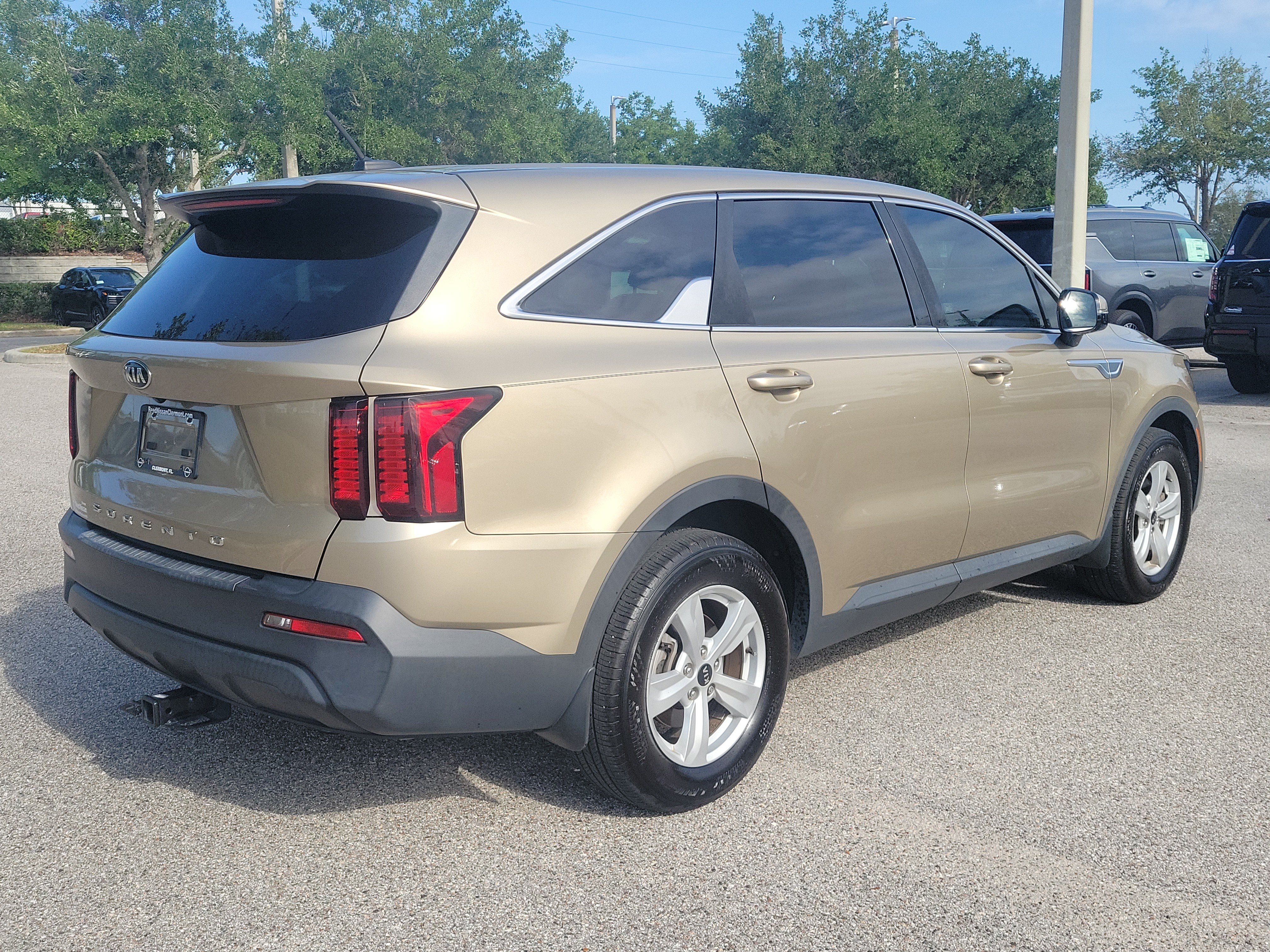 Used 2021 Kia Sorento LX FWD image 6