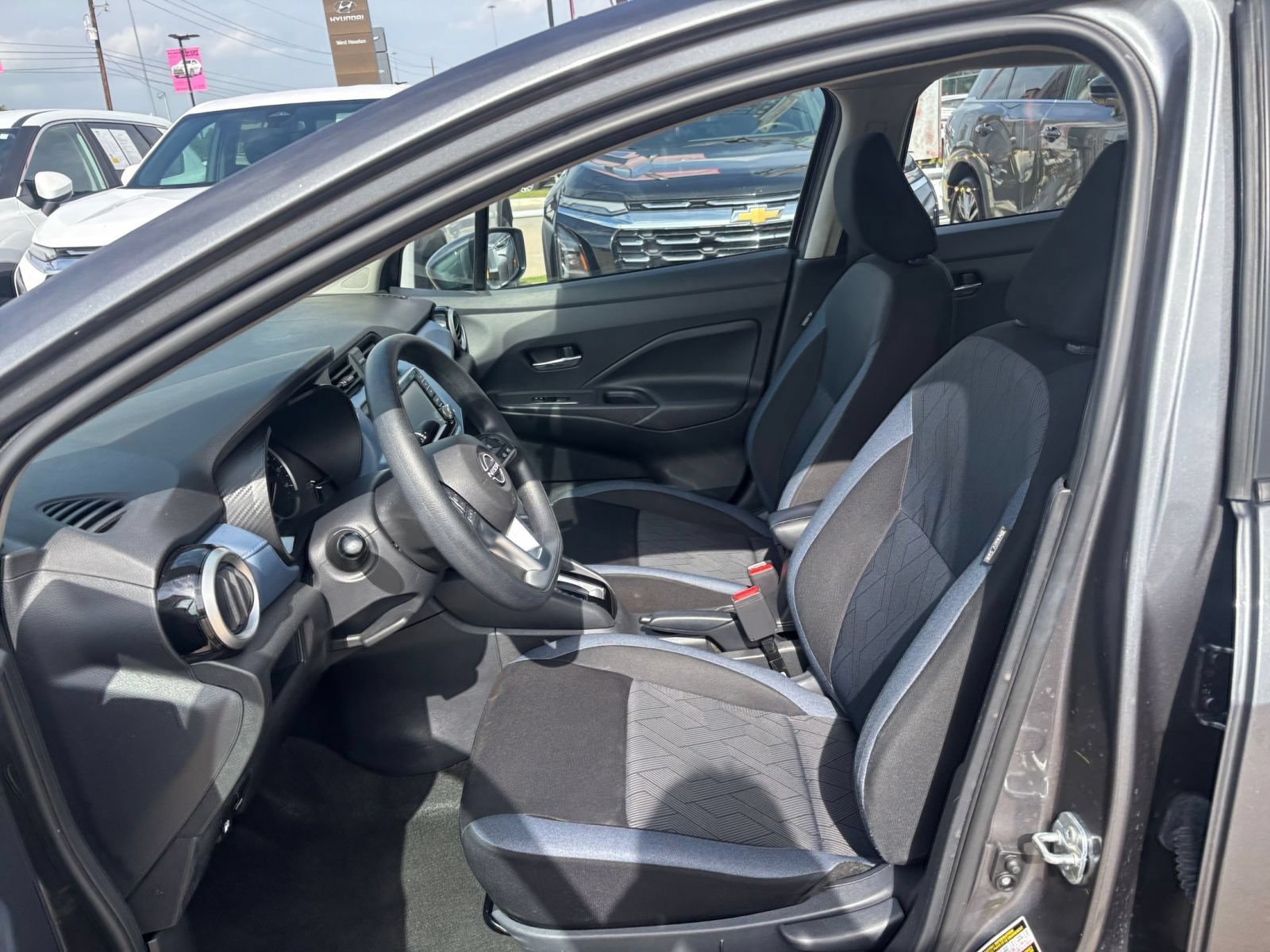 Used 2025 Nissan Versa SV FWD image 24